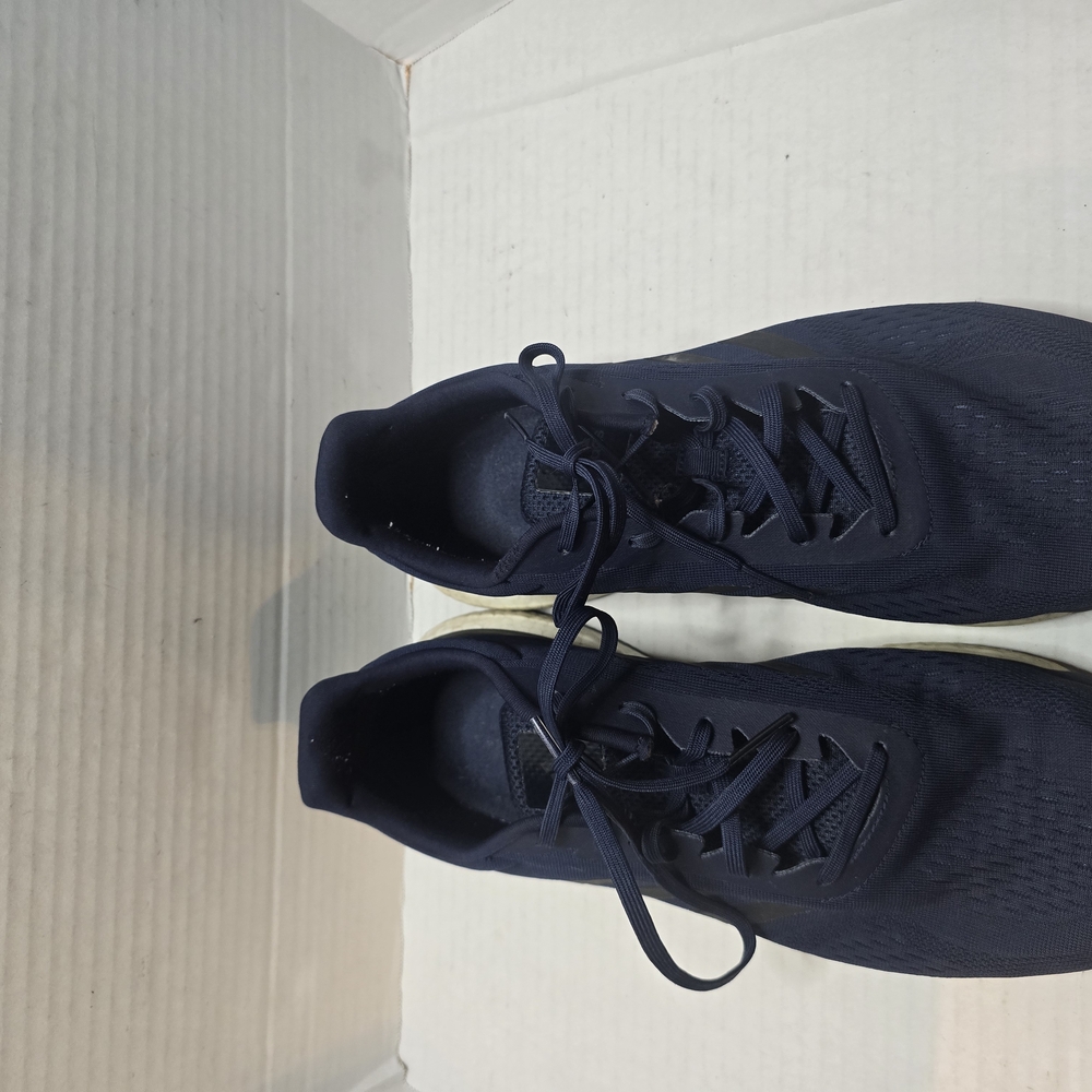 Black Minimalist Sneakers for Everyday Wear